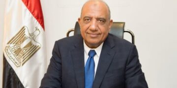 محمود عصمت وزير قطاع الأعمال
