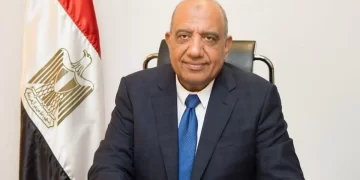 محمود عصمت وزير الكهرباء والطاقة المتجددة