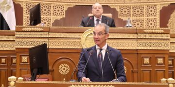 عمرو طلعت وزير الاتصالات