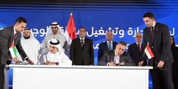 جانب من توقيع اتفاقية