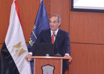 عمرو طلعت وزير الاتصالات