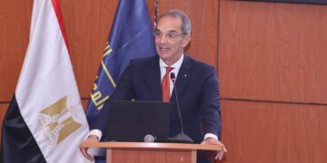 عمرو طلعت وزير الاتصالات
