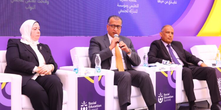 جانب من قمة التعليم المجتمعي
