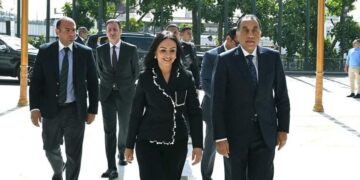 مصطفي مدبولي رئيس مجلس الوزراء و مايا مرسي وزيرة التضامن الاجتماعي