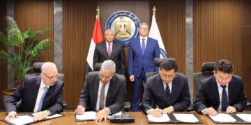 جانب من توقيع الاتفاقية