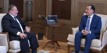 صورة أرشيفية_ لقاء سابق بين رئيس الوزراء ومحافظ البنك المركزي المصري