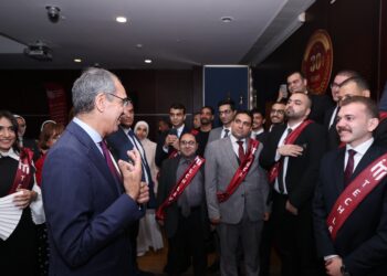 وزير الاتصالات خلال فعاليات التخريج