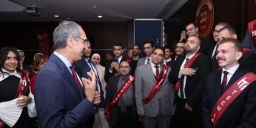 وزير الاتصالات خلال فعاليات التخريج