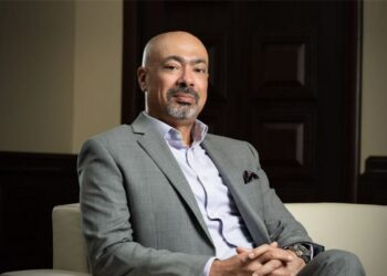 حاتم دويدار الرئيس التنفيذي لمجموعة e&