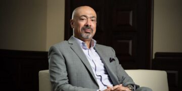 حاتم دويدار الرئيس التنفيذي لمجموعة إي آند"