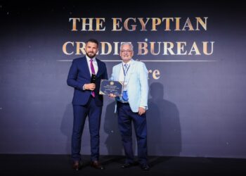 جانب استلام الجائزة