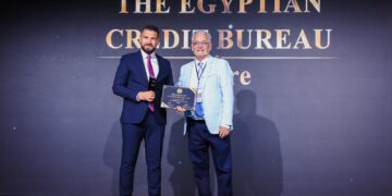 جانب استلام الجائزة
