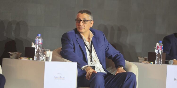 محمود غزال ورئيس مجلس إدارة شركة النيل للصناعات