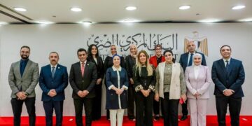 جانب من التوقيع