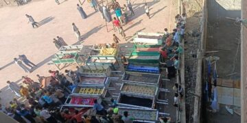 نعوش نقل جثامين الضحايا إلى مثواهم الأخير