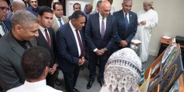 جانب من التوقيع