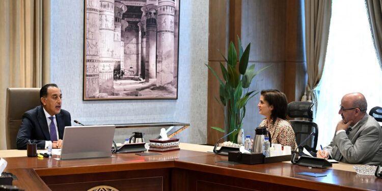 لقاء رئيس الوزراء بالمدير الإقليمي لمنظمة الصحة العالمية