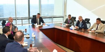 وزير الإسكان يلتقي المدير الإقليمي لمجموعة معارض ومؤتمرات "سيتي سكيب"