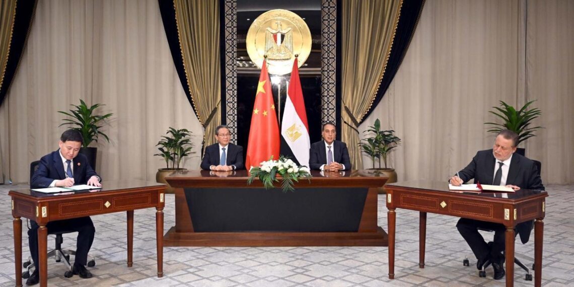 جانب من توقيع مذكرة التفاهم