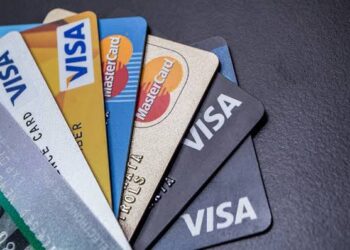 بطاقات ائتمانية