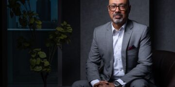 حاتم دويدار منصب الرئيس التنفيذي لمجموعة إي آند