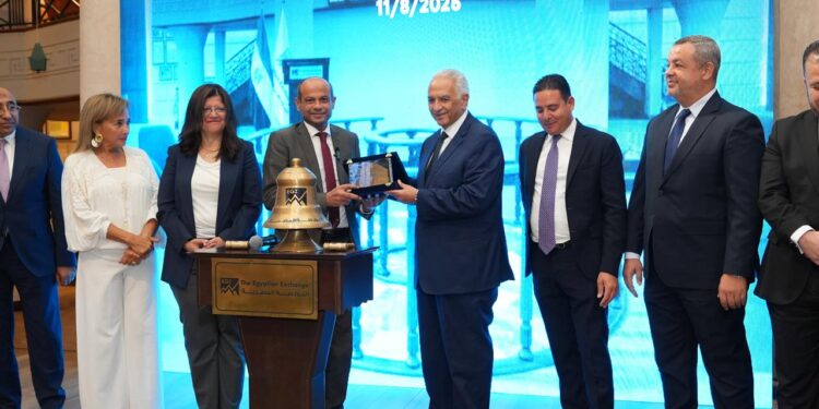 خلال احتفالية قرع الجرس