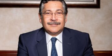 حسن غانم الرئيس التنفيذي العضو المنتدب لبنك التعمير والإسكان،