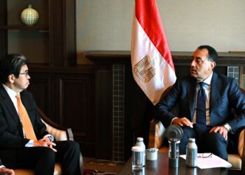 رئيس الوزراء يلتقى محافظ بنك اليابان