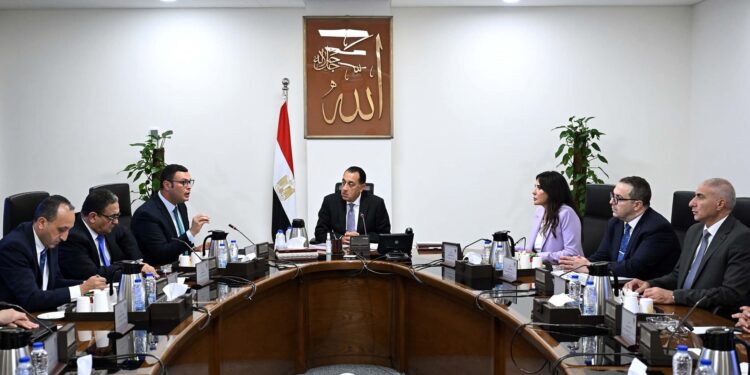 الدكتور مصطفى مدبولي، يتابع مشروعات وزارة الإسكان والمرافق والمجتمعات العمرانية