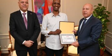 جانب من تكريم عامل مزلقان السادات ببني سويف