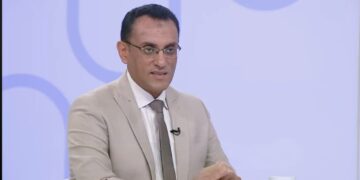 الدكتور أحمد شوقي، الخبير المصرفي