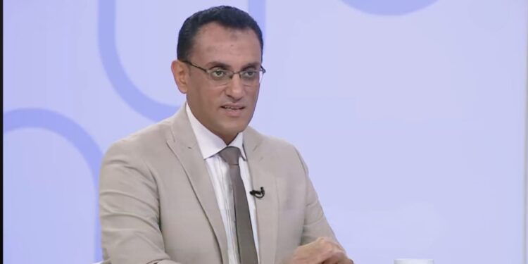 الدكتور أحمد شوقي، الخبير المصرفي