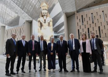 رئيس الوزراء اللبناني بالمتحف المصري الكبير