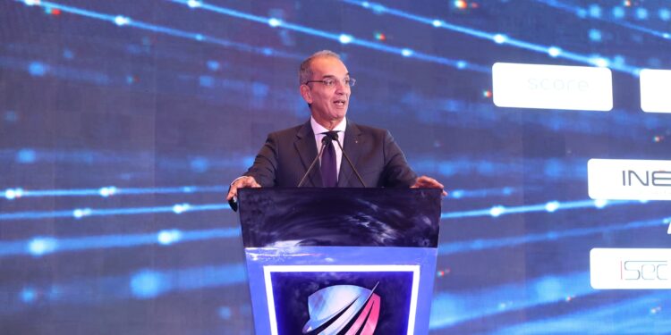 عمرو طلعت وزير الاتصالات