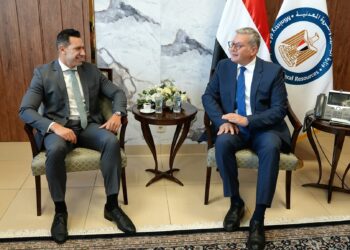 المهندس كريم بدوي وزير البترول والثروة المعدنية، المهندس سامح صبري المدير التنفيذي لشركة هاربور إنرجي