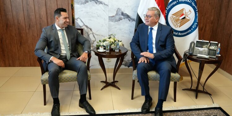 المهندس كريم بدوي وزير البترول والثروة المعدنية، المهندس سامح صبري المدير التنفيذي لشركة هاربور إنرجي
