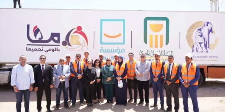 البنك الأهلي المصري يشارك في توزيع 20,000 كرتونة