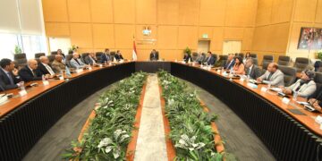 لقاء بين وزير الإسكان والمطورين العقاريين