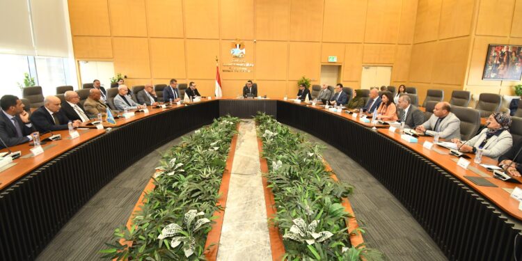 لقاء بين وزير الإسكان والمطورين العقاريين