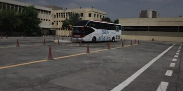 سائقي الحافلات