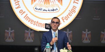 حسن الخطيب وزير الاستثمار