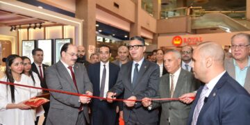 جانب من افتتاح المعارض