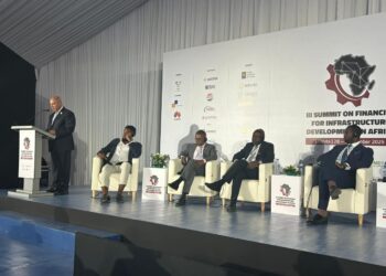 خلال فعاليات قمة لواندا لتمويل تطوير البنية التحتية في أفريقيا