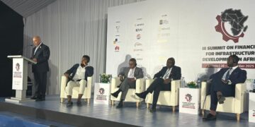 خلال فعاليات قمة لواندا لتمويل تطوير البنية التحتية في أفريقيا