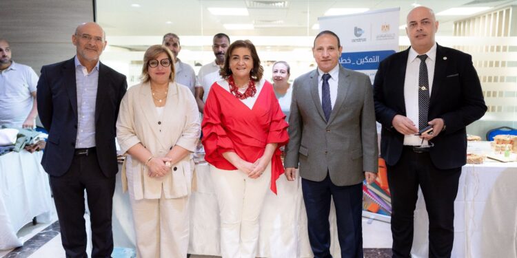 جانب من تنظيم بازار عودة العودة للمدارس