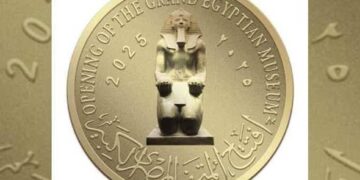 عملات من الذهب والفضة بمناسبة افتتاح المتحف المصري الكبير