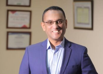 الدكتور أحمد شوقي، الخبير المصرفي