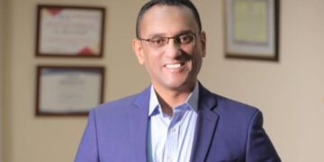 الدكتور أحمد شوقي، الخبير المصرفي