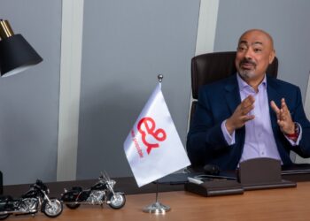 حاتم دويدار الرئيس التنفيذي لمجموعة e&
