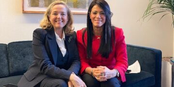 الدكتورة رانيا المشاط ، وناديا كالفينو رئيسة بنك الاستثمار الأوروبي